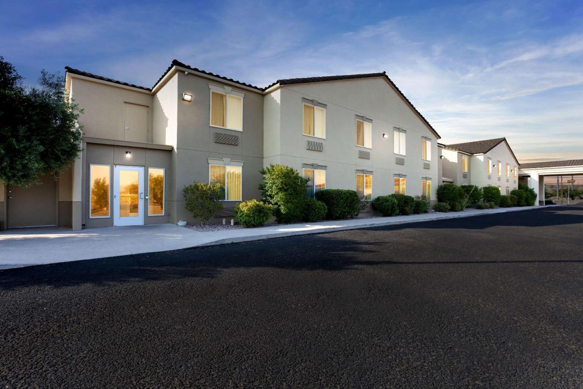 Comfort Inn & Suites I-25 Near Spaceport America Truth or Consequences Exterior photo